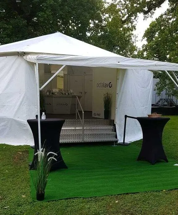 Toilettenwagen für Firmenjubiläum, Großbaustellen, Sportveranstaltungen, Volksfeste, Open Air Festival, Hochzeit, Messe, Großveranstaltungen wie Maschseefest in Hannover,Kieler Woche, Wochenende an der Jade Weltmeisterschaft der jungen Pferde, CHIO, Rock im Park, Southside, Deichbrand, Parookaville, Hurricane, Donauinselfest, Oktoberfest, Canstatter Wasn, Hamburger DOM, Rheinkirmes, Christkindlmarkt, Evangelischer Kirchentag, Hamburger Derby in Niedersachsen, Schleswig-Holstein, Mecklenburg-Vorpommern, Köln, Nürnberg, München, Hamburg, Hannover, beim Reistport, beim Pferdesport, bei der Bundeswehr, Deutschlandweit verfügbar